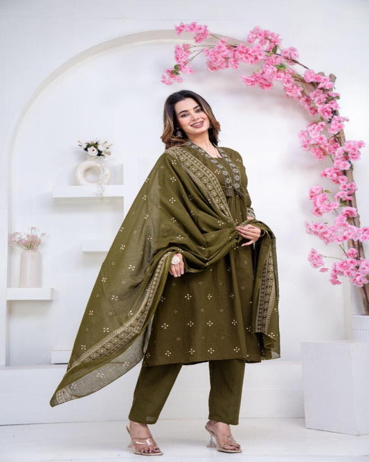 Floral embroidered green Round-Neck Kurta set With Trouser & Dupatta