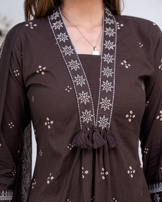 Floral embroidered black round_neck Kurta set With Trouser & Dupatta