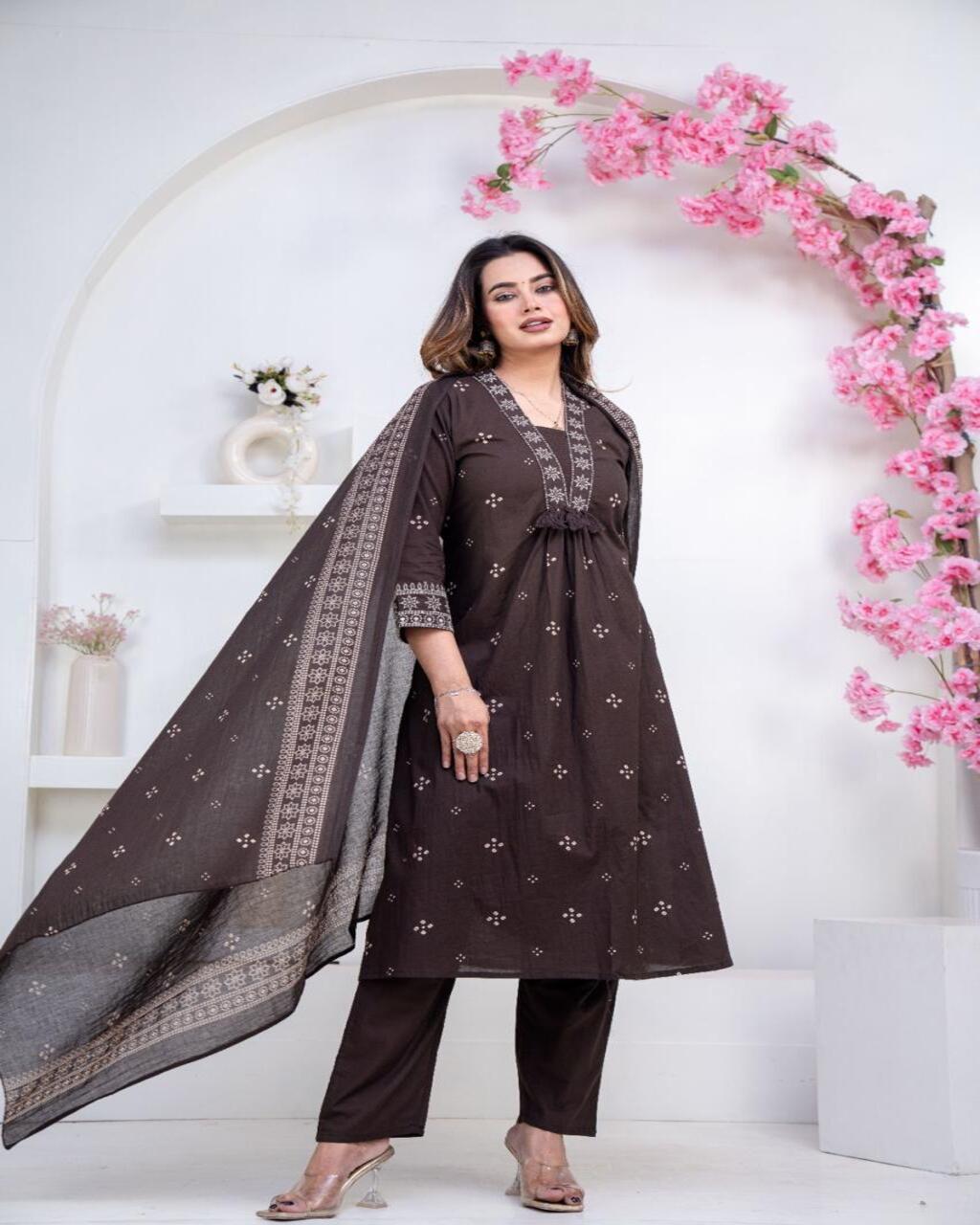 Floral embroidered black round_neck Kurta set With Trouser & Dupatta