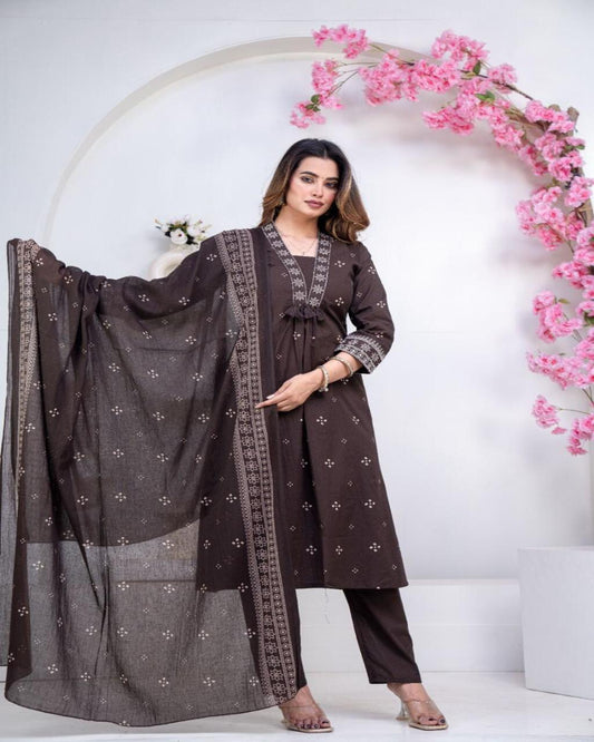 Floral embroidered black round_neck Kurta set With Trouser & Dupatta
