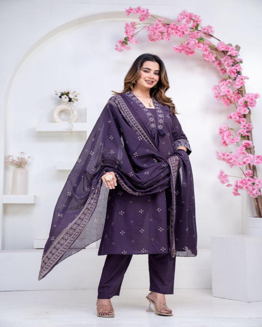 Floral embroidered blue Round-Neck Kurta set With Trouser & Dupatta